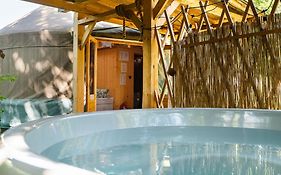 Aloha Glamp - Okrągłe domki - Las i rzeka - Balia - Sauna - Góry